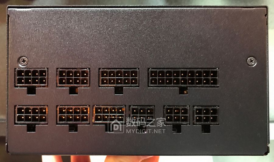 铁汉柔情亦动亦静 技嘉“大马力”游戏电源Aourus AP750GM/AP850GM 铁汉柔情亦动亦静 技嘉“大马力”游戏电源Aourus AP750GM/AP850GM