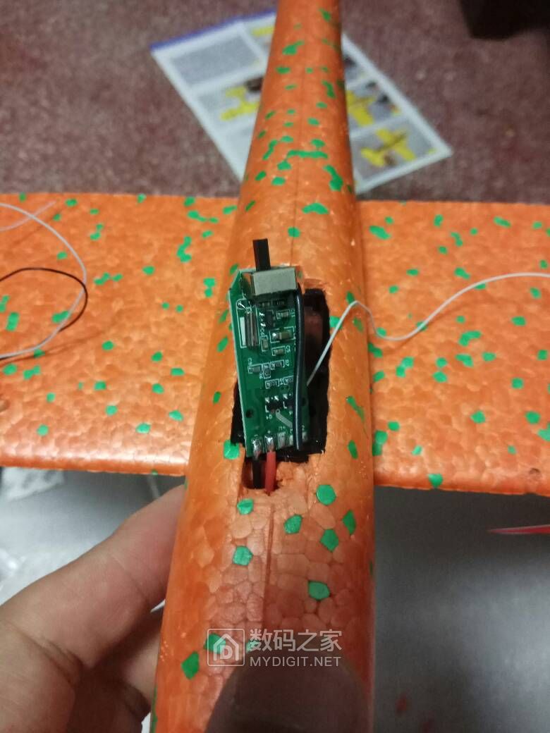 滑翔机改飘飘机,一大早掉河里变快艇了…… 滑翔机改飘飘机,一大早掉河里变快艇了……