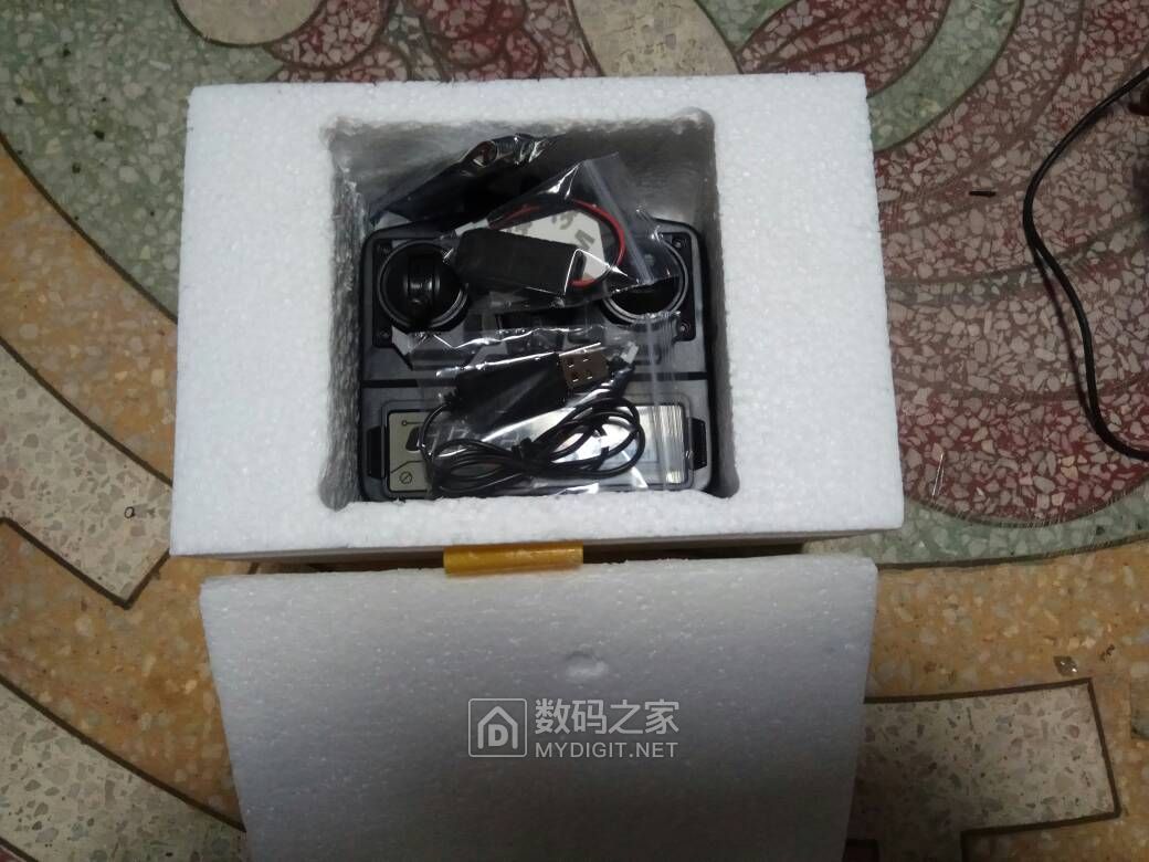 滑翔机改飘飘机,一大早掉河里变快艇了…… 滑翔机改飘飘机,一大早掉河里变快艇了……