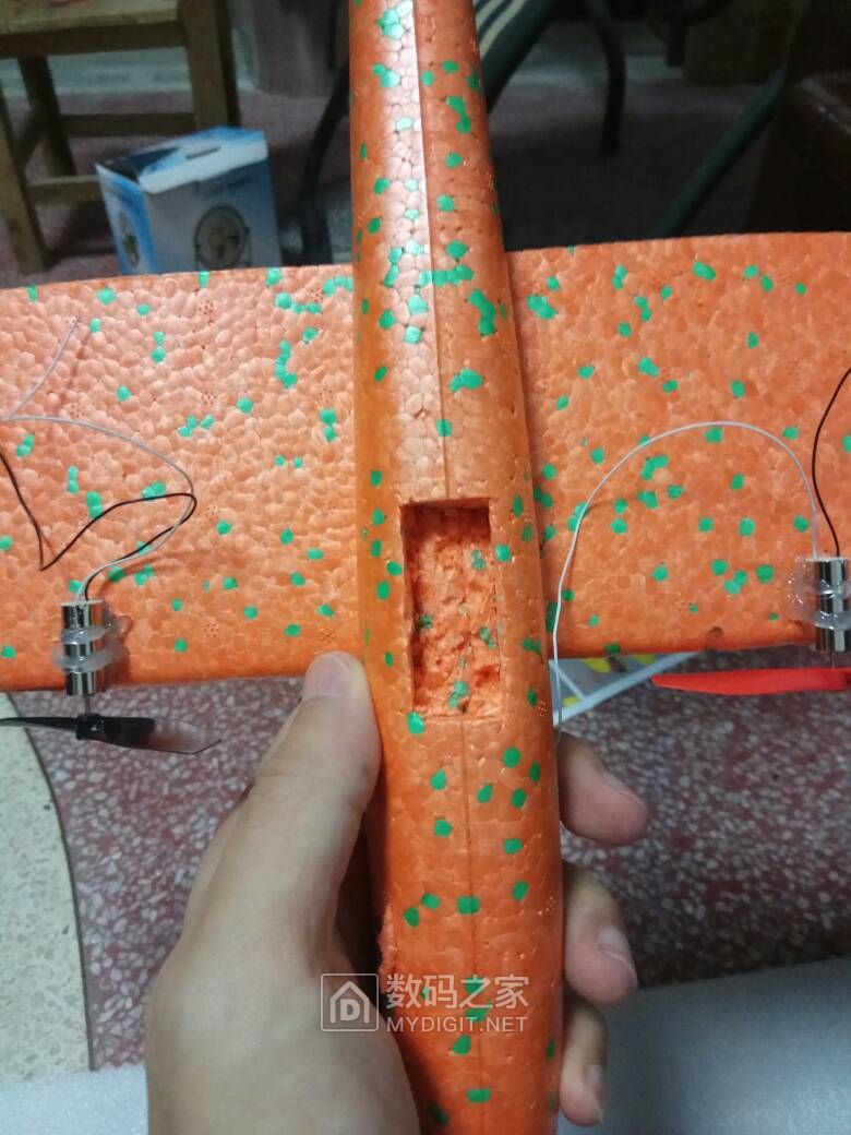 滑翔机改飘飘机,一大早掉河里变快艇了…… 滑翔机改飘飘机,一大早掉河里变快艇了……