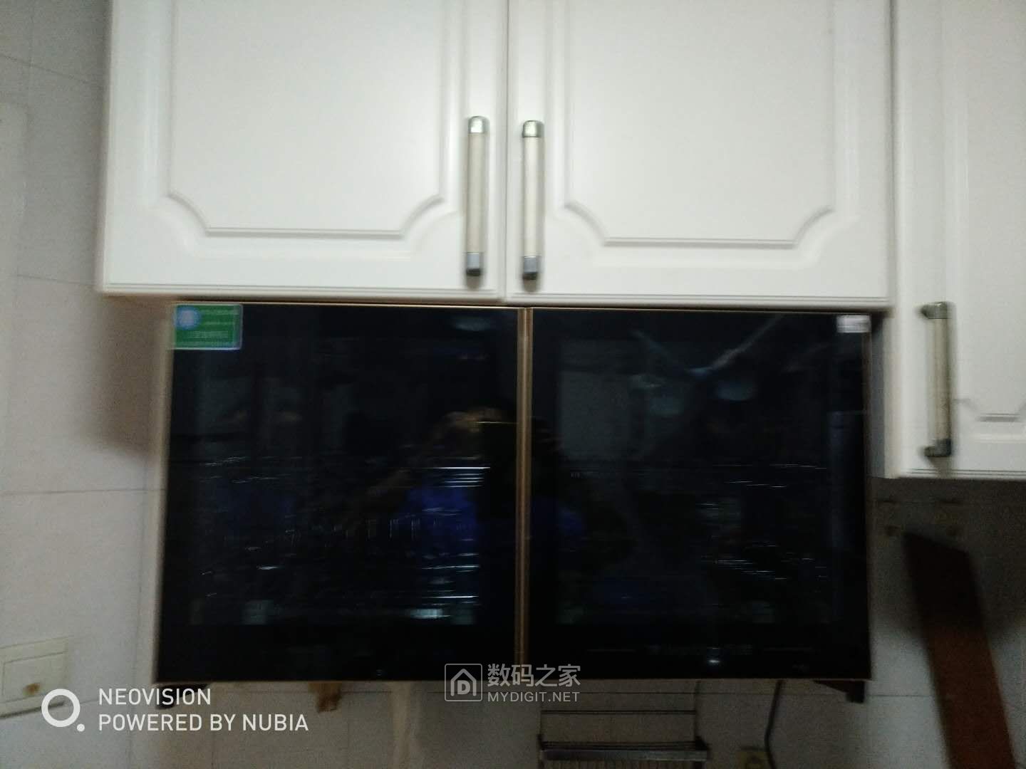 各位大侠帮忙看看这个消毒柜怎么拆? 各位大侠帮忙看看这个消毒柜怎么拆?