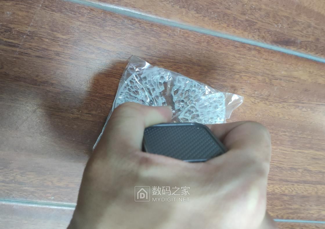 小钢锤车护卫/破窗空净三合一车充评测试用 小钢锤车护卫/破窗空净三合一车充评测试用