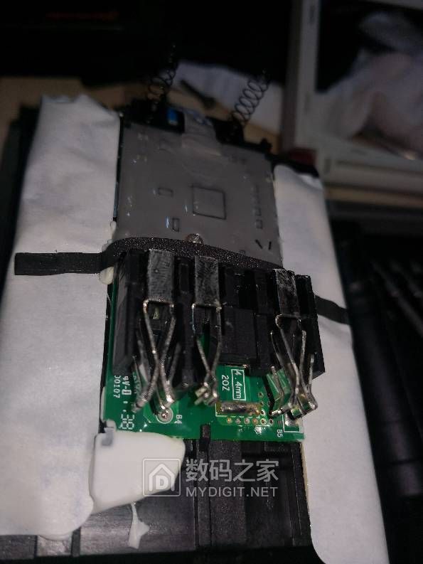 拆大有5401电池,富士通单片机,和一个东城20v4a电池,哪个做工好? 拆大有5401电池,富士通单片机,和一个东城20v4a电池,哪个做工好?