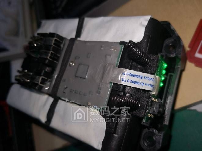 拆大有5401电池,富士通单片机,和一个东城20v4a电池,哪个做工好? 拆大有5401电池,富士通单片机,和一个东城20v4a电池,哪个做工好?