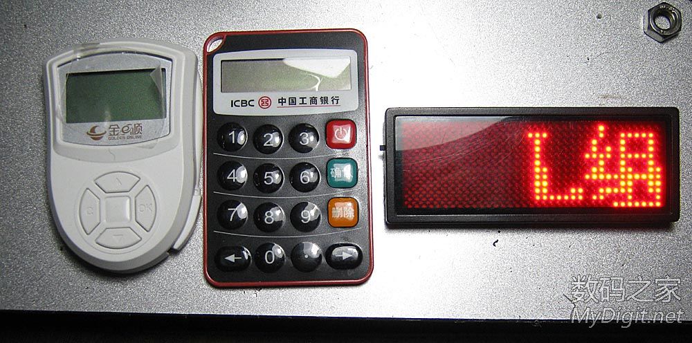 笔记本电脑拆下的屏幕,外加驱动板改成数码相